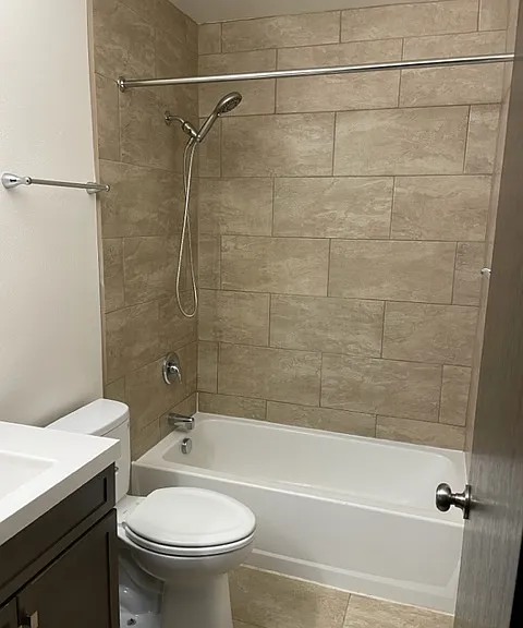 Tile tub enclosure