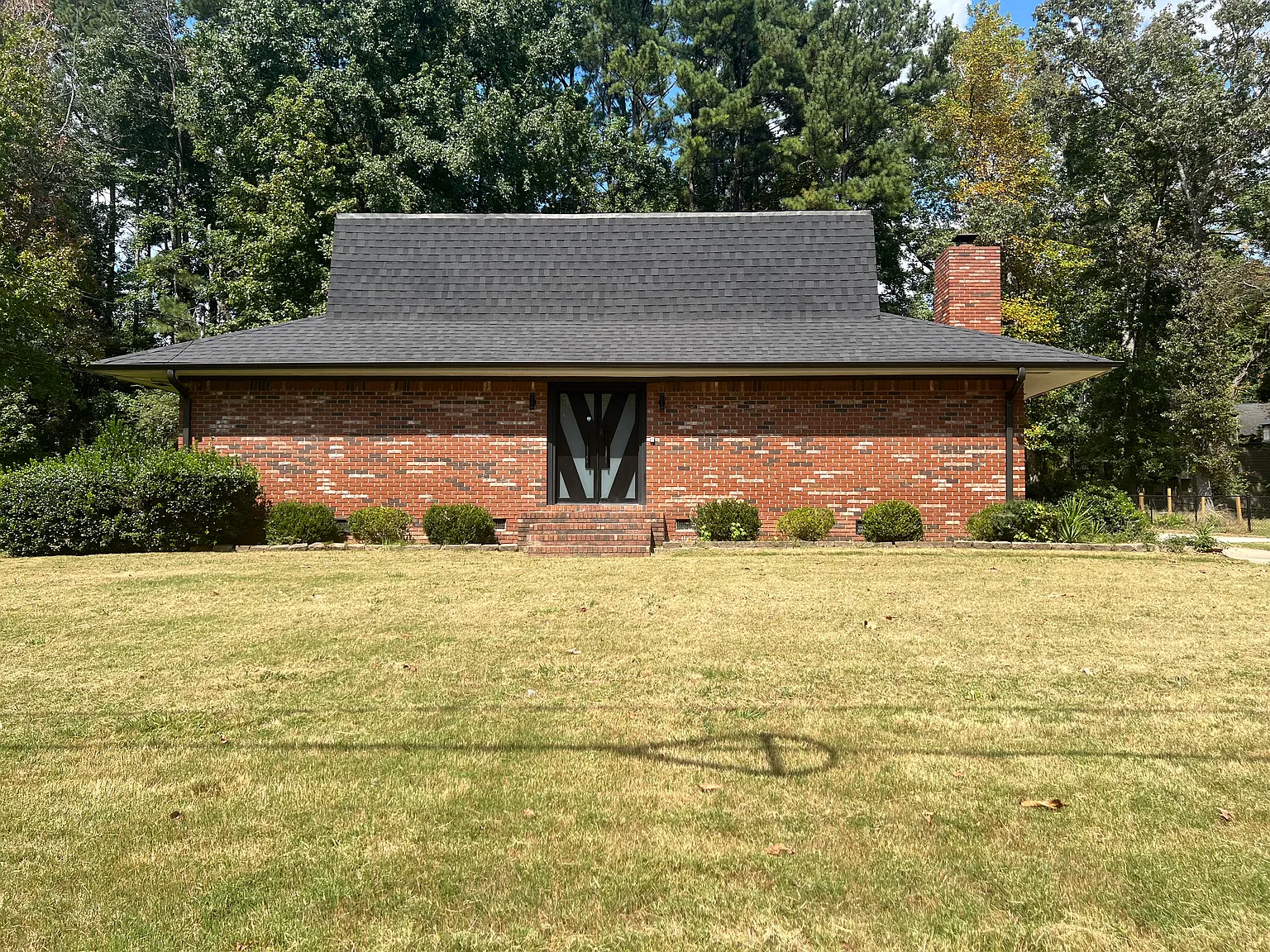 5 bed, 2352 sqft, $3,200 — Photo 1