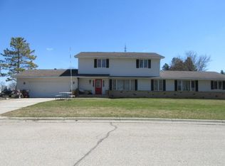 27 10th Ave NE, Elbow Lake, MN 56531