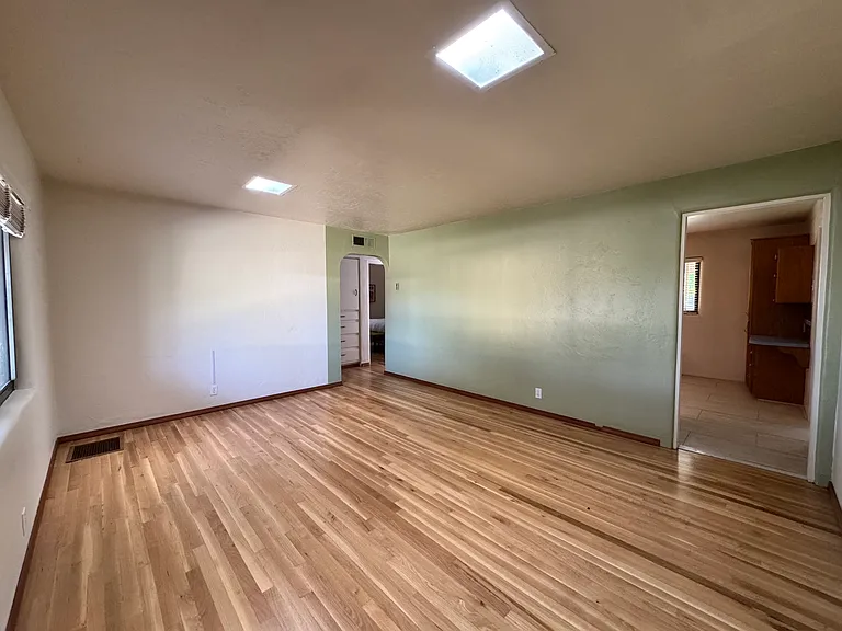 1408 Lafayette Dr NE — Photo 2