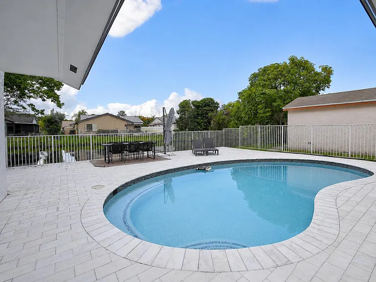 16709 SW 5th Ct — Photo 35