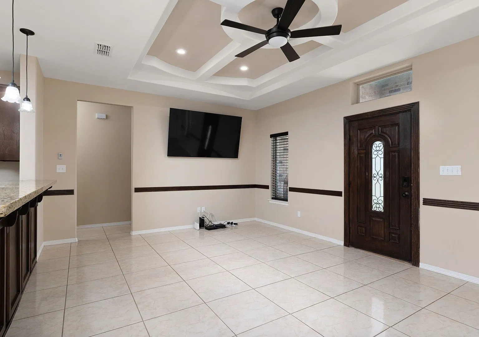 For Lease Open Concept 4bd/2.5bth/2gar — Photo 2