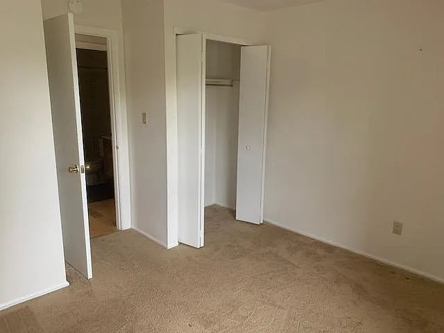 443 Thornwood Dr — Photo 9