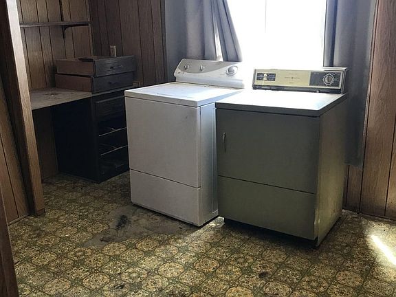 5th image of 87250 Glitter Ln