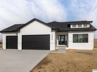 21725 Parkview Dr, Gretna, NE 68028