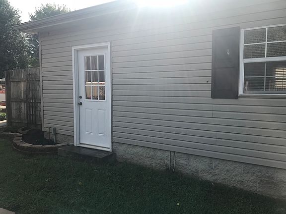 3rd image of 205 Creekwood Dr