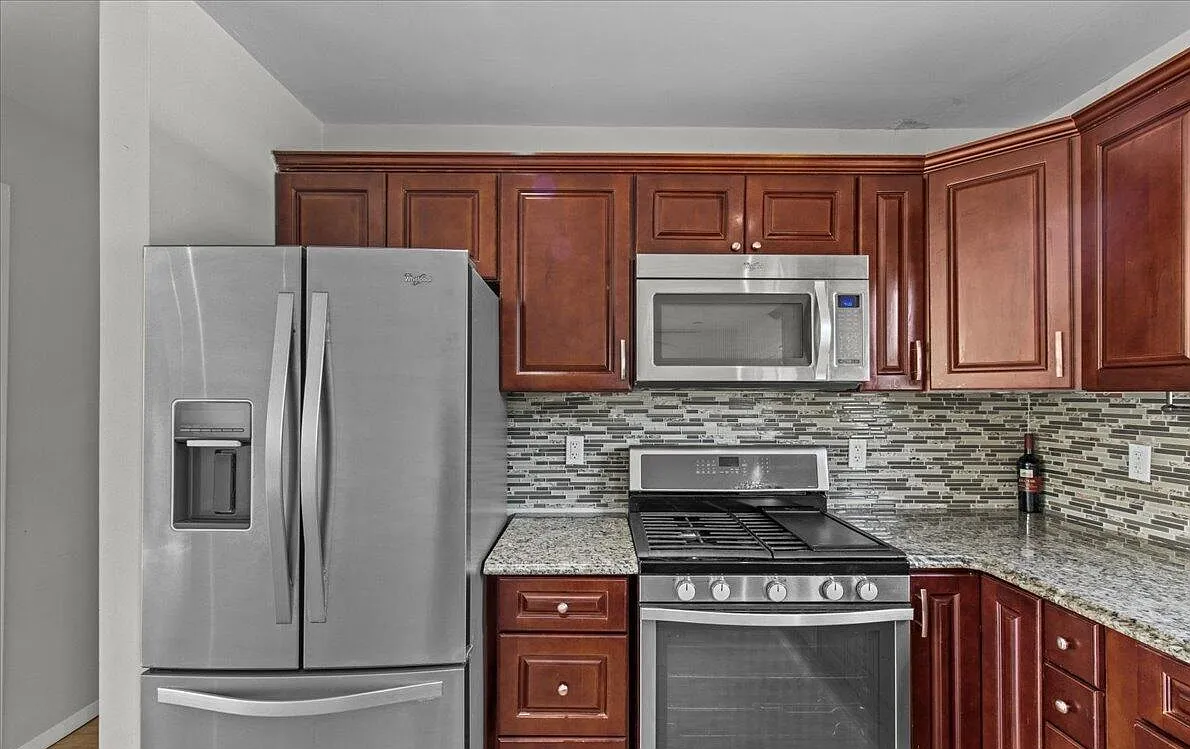 4 bed, 1592 sqft, $3,400 — Photo 3