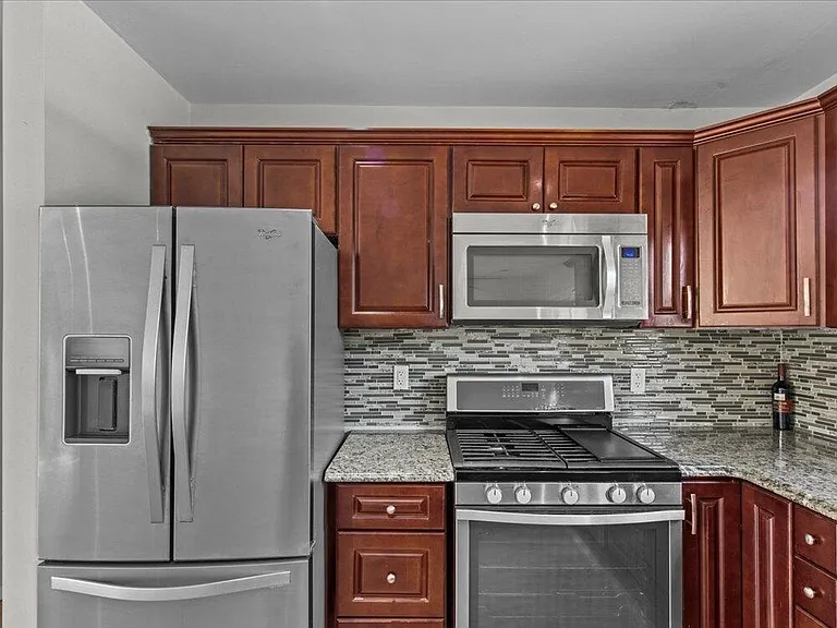 811 Harvey Rd — Photo 3