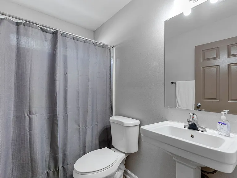 1235 N. Bronough Street — Photo 30