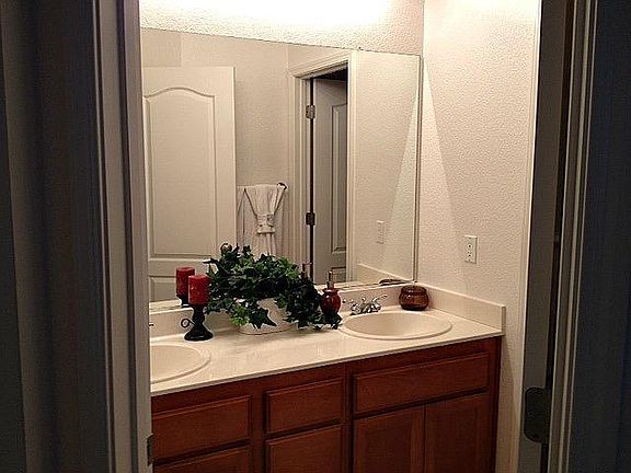 5th image of 315 Paige Ct