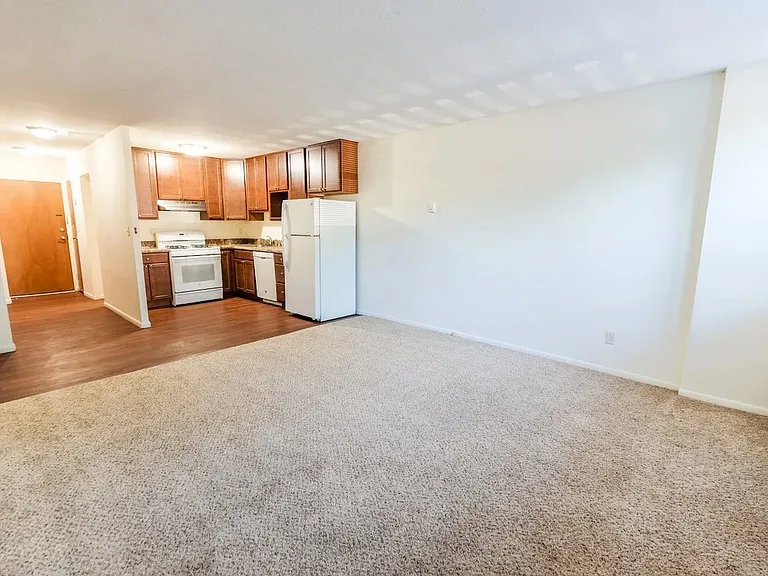 Step into comfort at Central Lakes of Uptown. This spacious, well-lit living area features a modern kitchen with sleek appliances, perfect for your lifestyle. Donat miss out on making this your new homea"schedule a tour today!