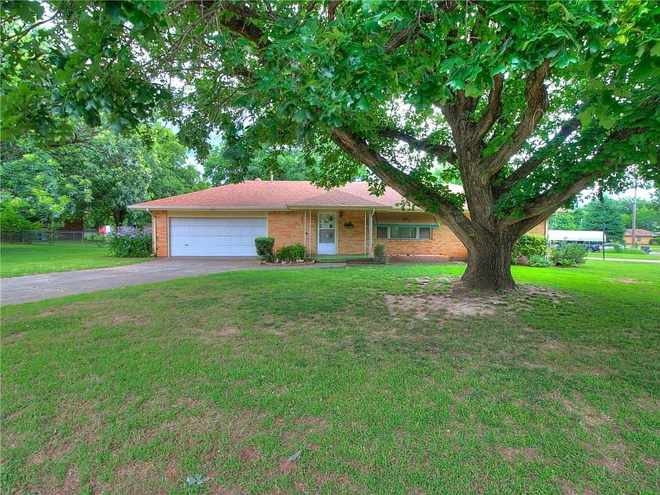 1st image of 208 Burk Dr