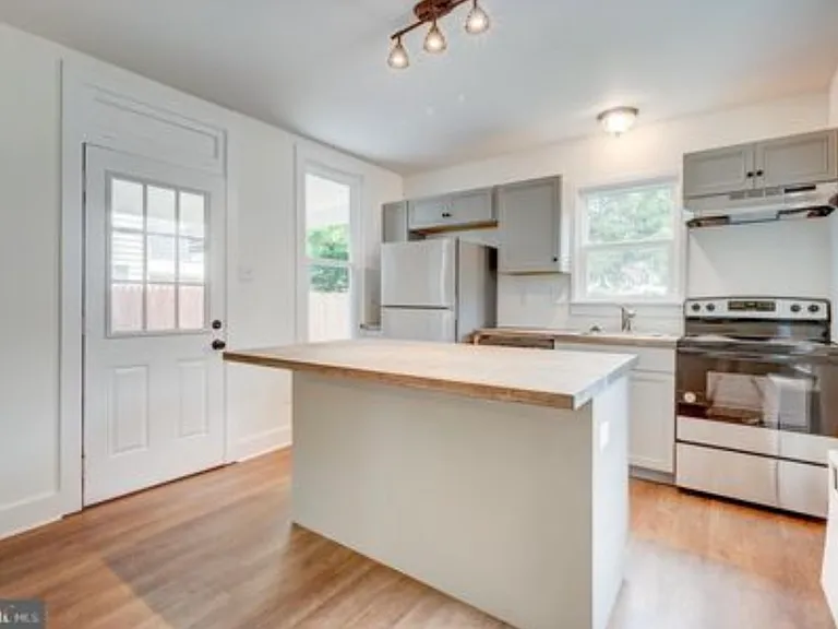 246 Park St — Photo 23