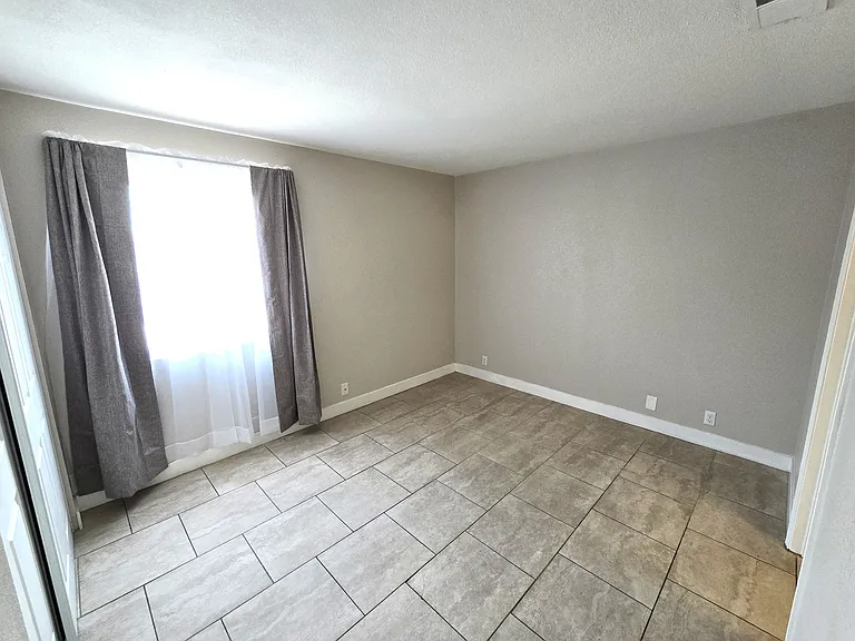 4300 N Lamont St #291 — Photo 7