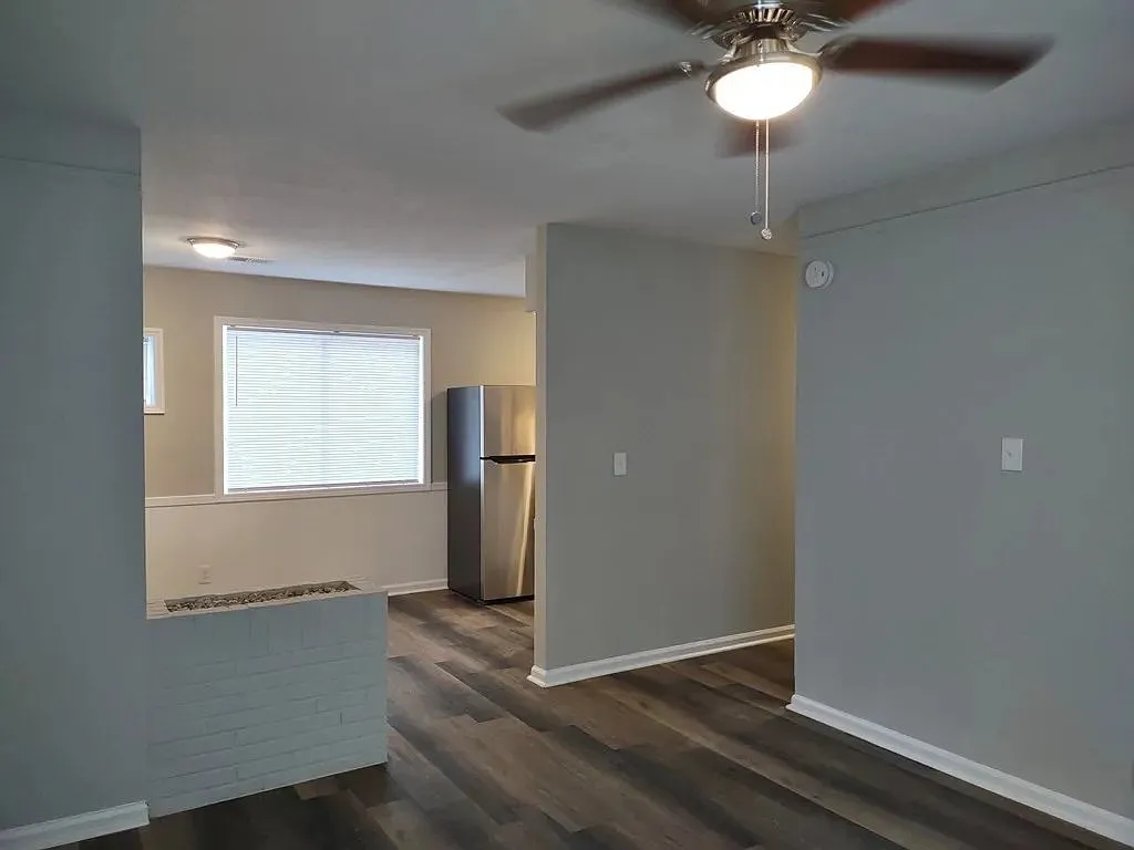 3 bed, 1.0 bath, 1185 sqft, $1,075 — Photo 3