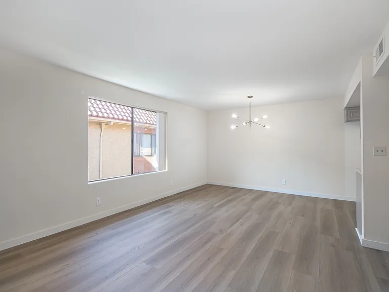 1169 Rosedale Ave #208 — Photo 3