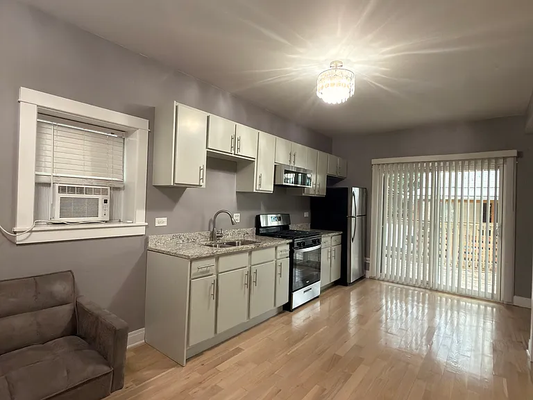 3306 N Drake Ave #2F — Photo 4