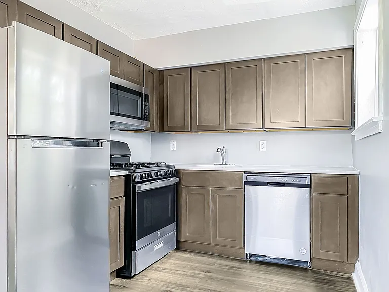Willow Court Apartments — Photo 14
