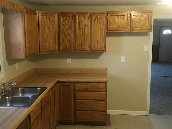 3rd image of 1501 N Cochran St