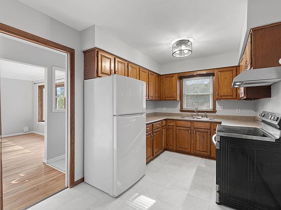 5th image of 5212 47th Ave S