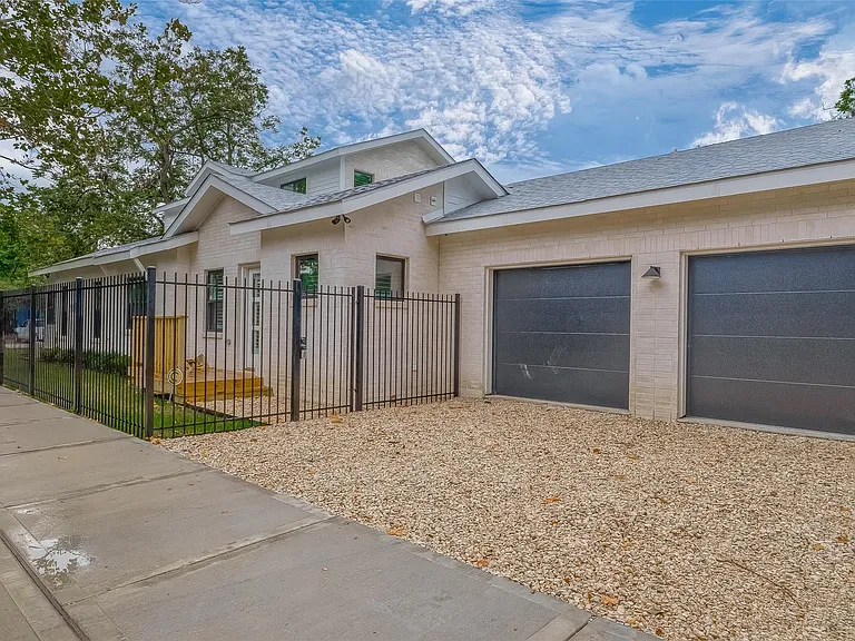 2702 Delano St — Photo 45