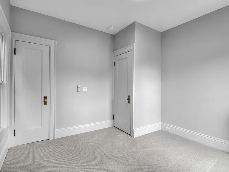 100 Richmond Ave #UPPER — Photo 31