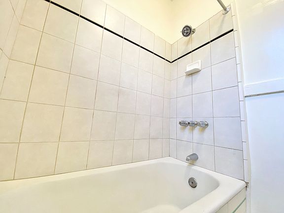5th image of 747 N Wilcox Ave #108
