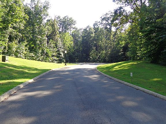 5th image of 14 Meadowood Rd #14