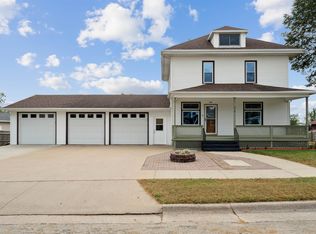 616 4th Ave SE, Cascade, IA 52033