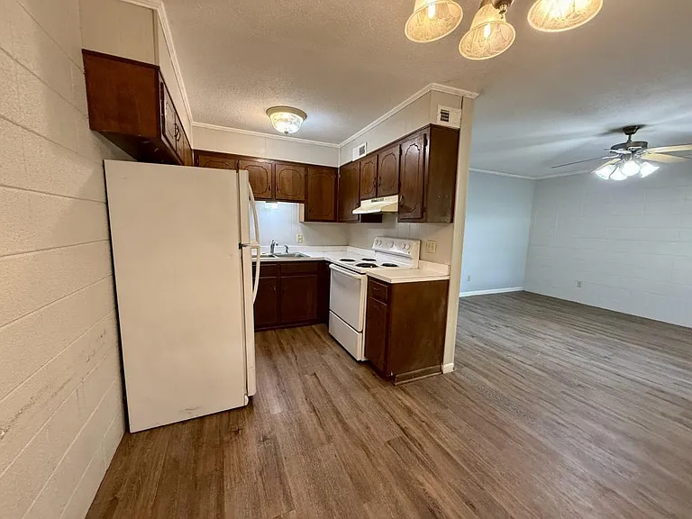 110 Gibson St #4 — Photo 7