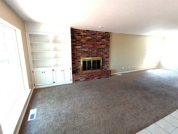 3rd image of 2912 Rosewood Ln