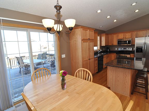 4th image of 510 Dogwood St NE