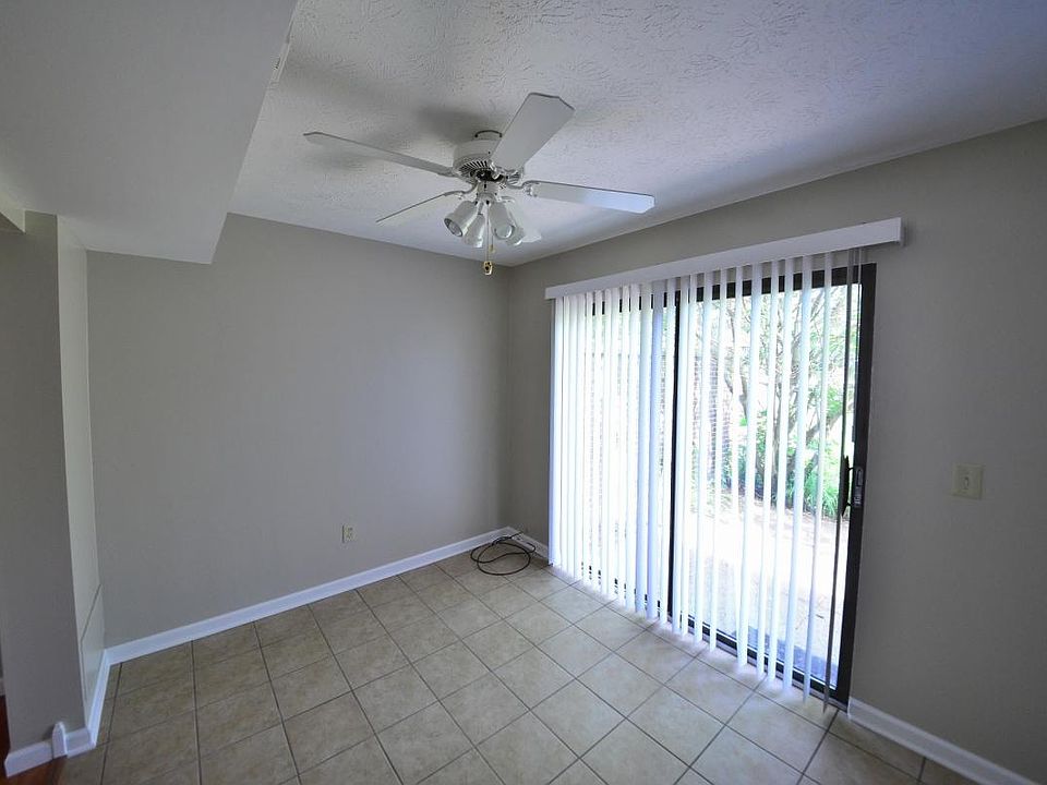 Dining area in the kitchen with sliding doors to the patio