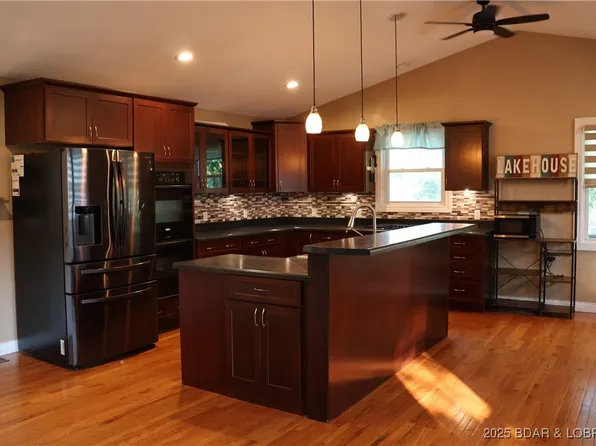 546 Camelot Dr, Camdenton, MO 65020