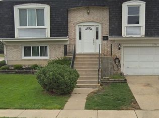 1731 W Catalpa Ln, Mount Prospect, IL 60056
