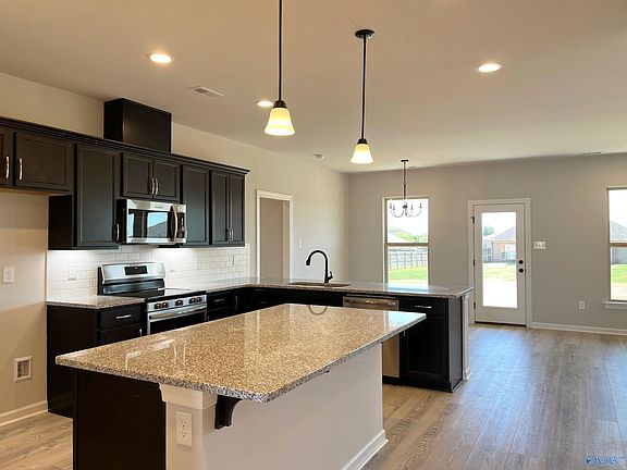 3rd image of 122 Parvin Way Dr