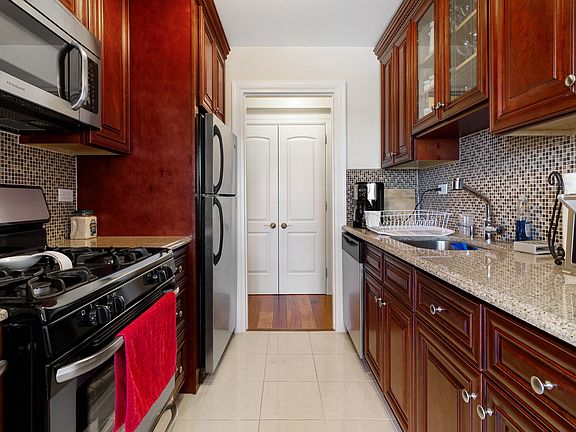 4th image of 6945 108th St APT 8F
