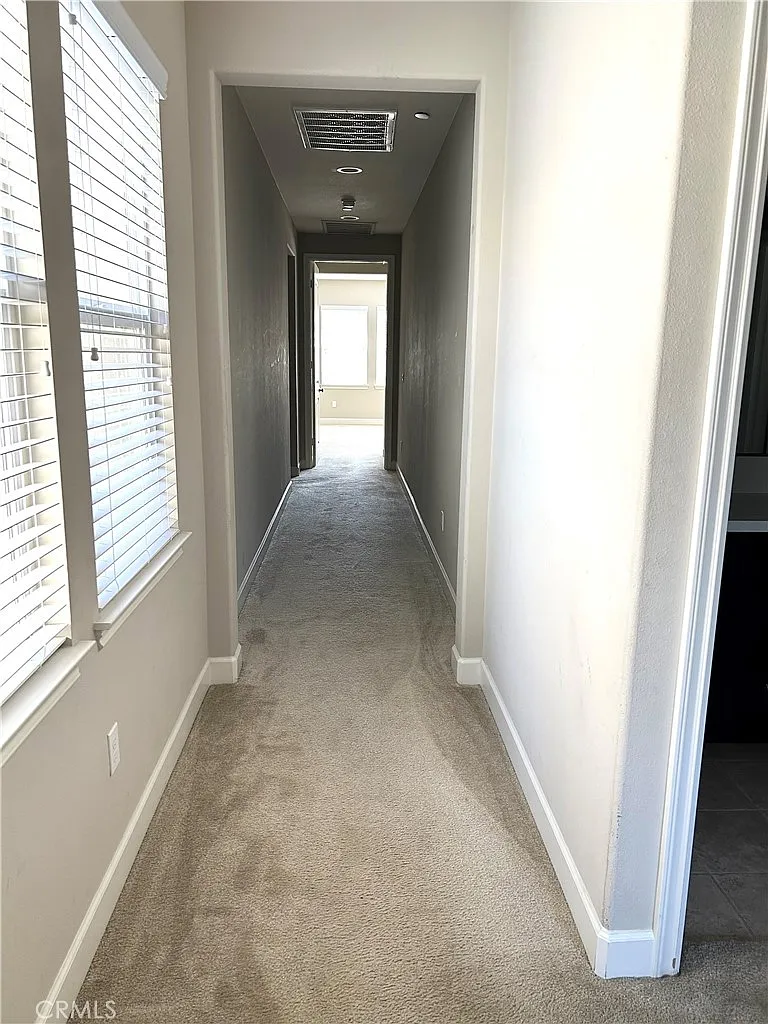 4 bed, 2.5 bath, 2700 sqft, $3,700 — Photo 4