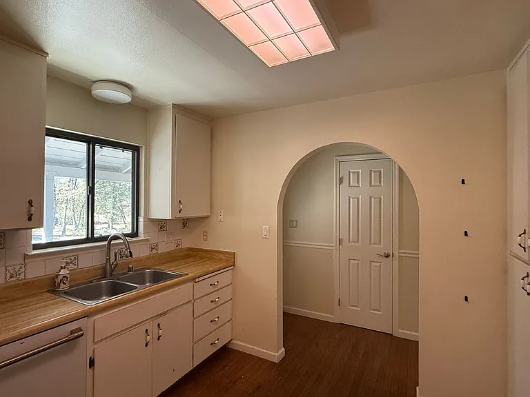 4161 Helen Ln — Photo 7