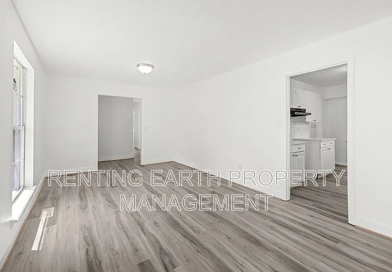 600 Westwood Ave — Photo 5