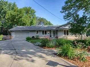 2921 Kendallwood Cir, Des Moines, IA 50321