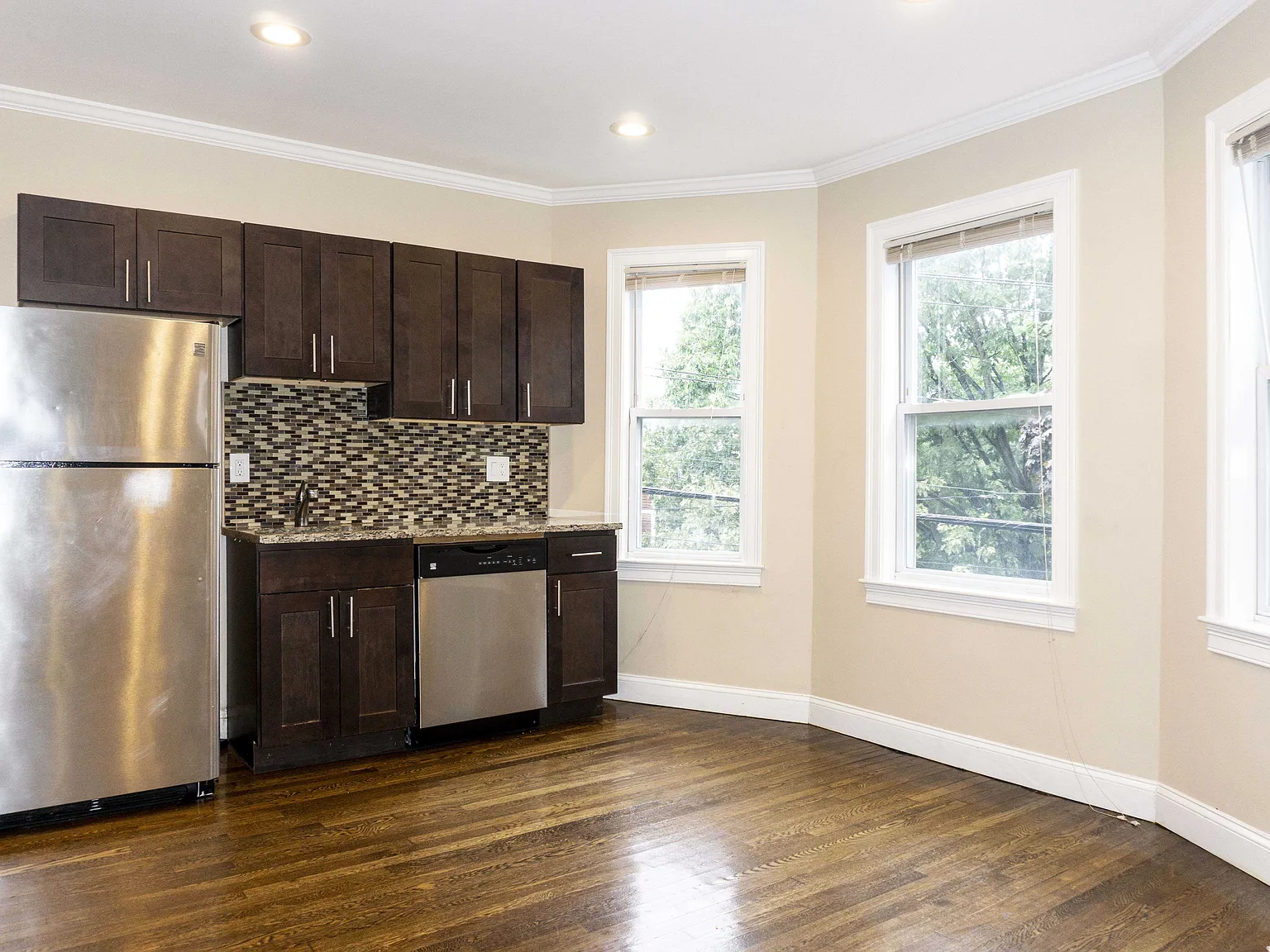 4 bed, $3,950 — Photo 2