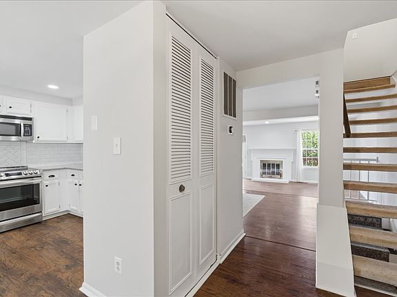 4th image of 1490 Autumn Ridge Cir