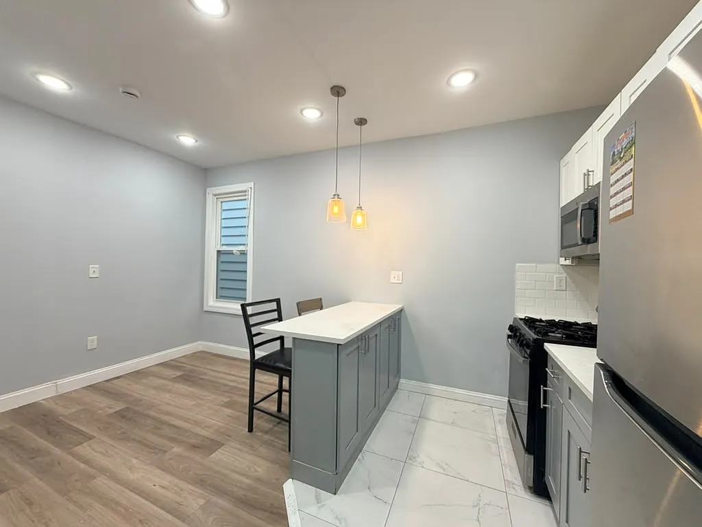 3 bed, $2,400 — Photo 3