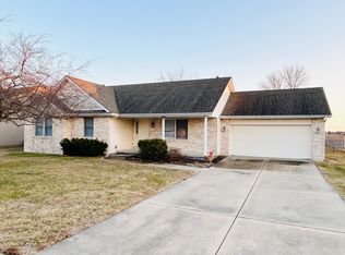 1052 Oakbrook Ave, Chatham, IL 62629