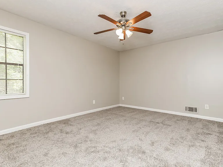 3212 Goldenchain Dr — Photo 10