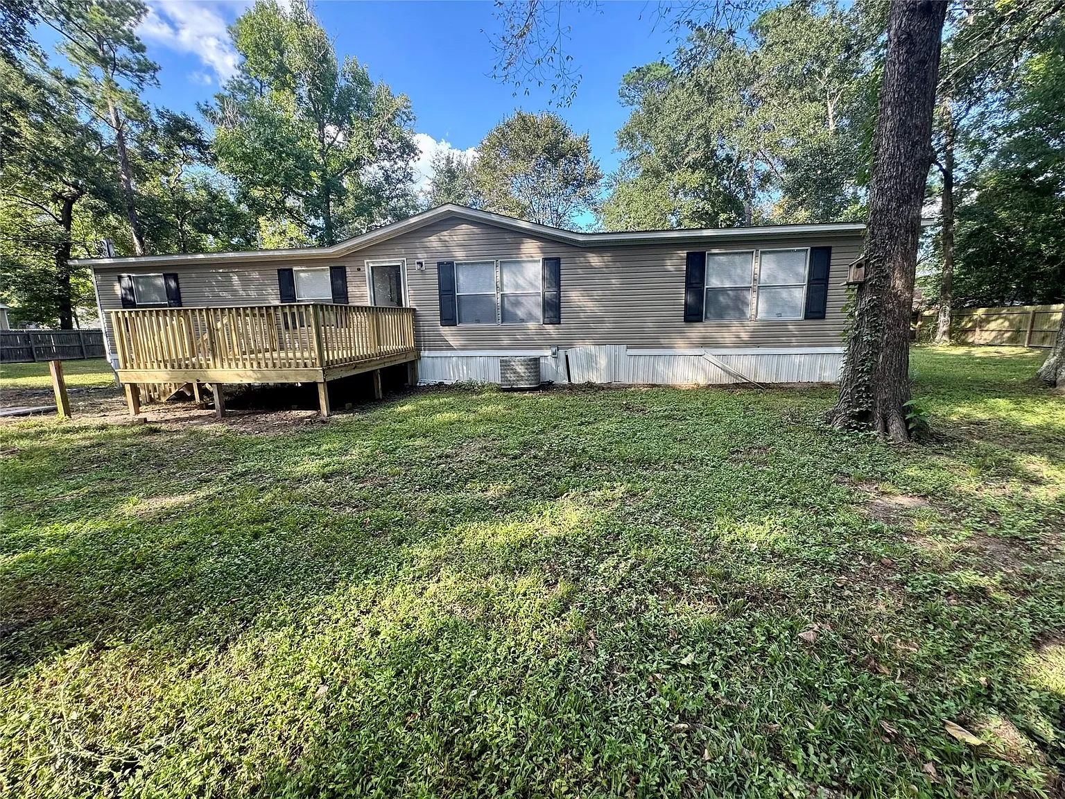 3 bed, 2.0 bath, 1560 sqft, $1,650 — Photo 3