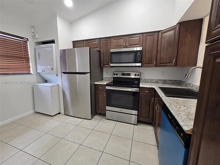 2231 SW 80th Ter #2231 — Photo 3