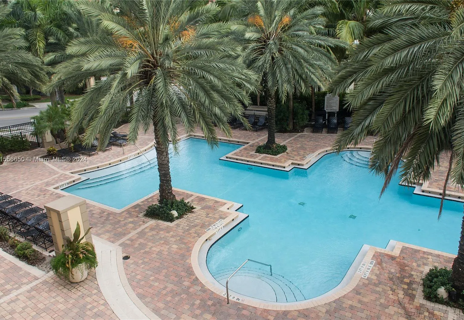 Porto Bellagio Condo — Photo 2