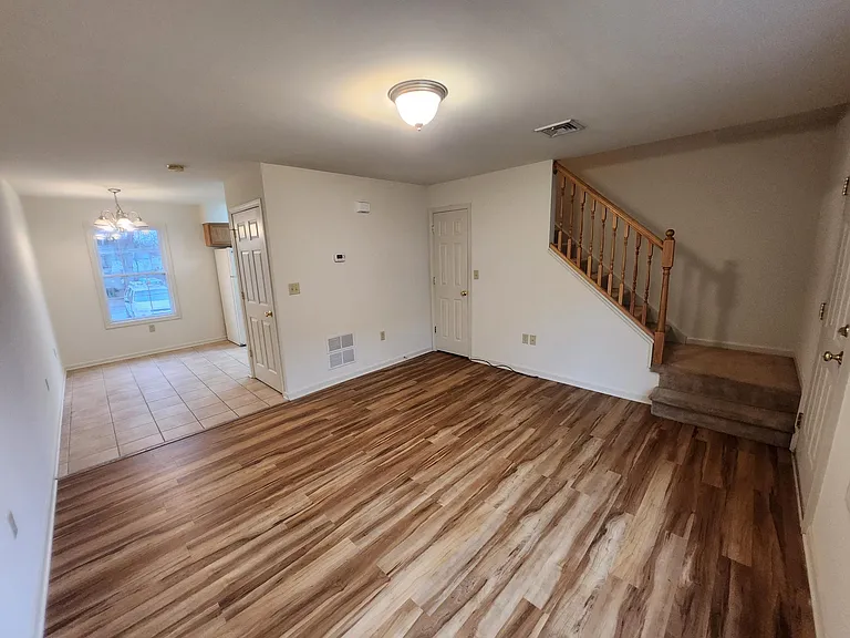 Living Room / Dinette